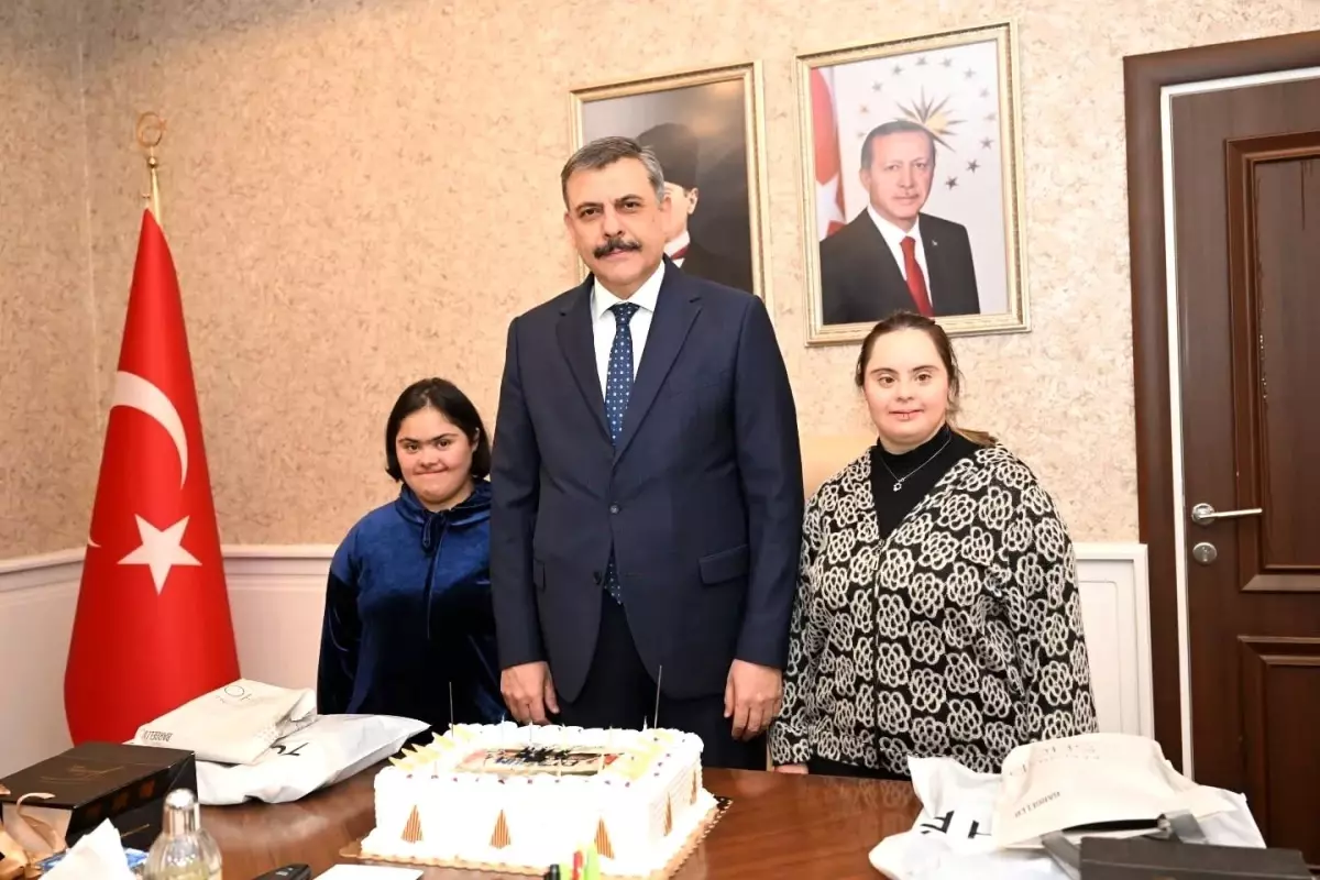 Vali Çiftçi, Özel Çocukların Doğum Gününü Kutladı