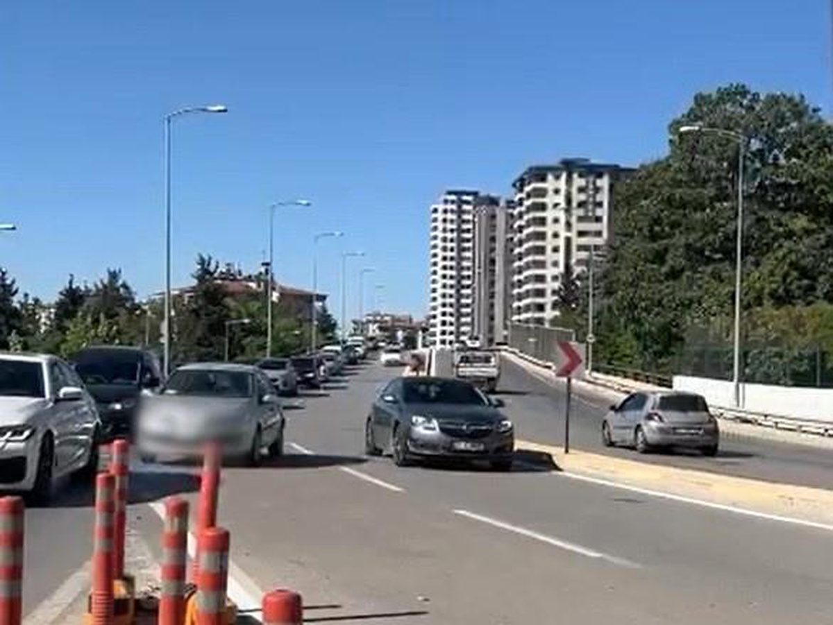 Gaziantep\'te Hatalı Şerit Değiştirenlere Ceza