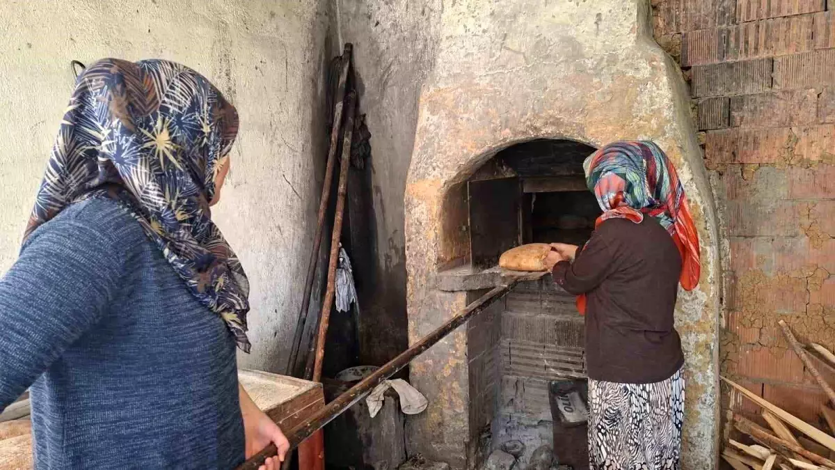 Kütahya\'da Gazze için Ekmek Satışı