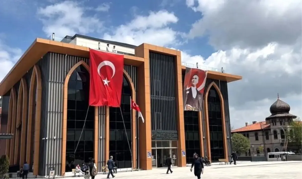 Afyon Kütüphanesi Hafta Sonu Açık