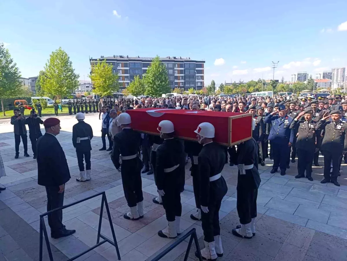 Kıbrıs\'ta kazada şehit olan teğmen memleketi Afyonkarahisar\'da son yolculuğuna uğurlandı