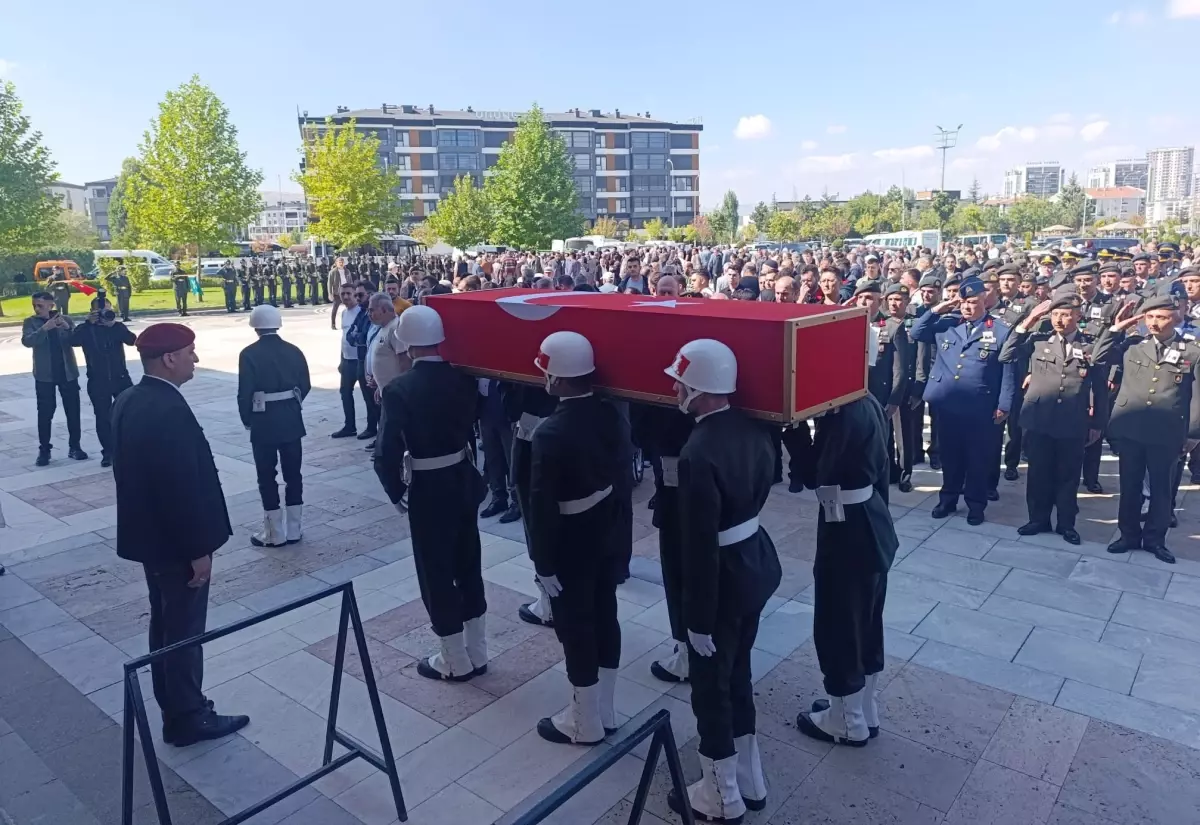 KKTC\'de Trafik Kazası: Teğmen Bayram Afyonkarahisar\'da Uğurlandı