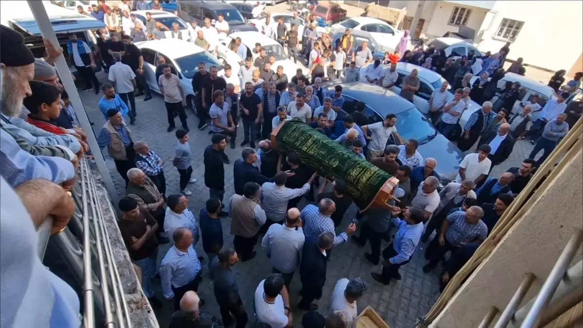 Diyarbakır\'da su kuyusuna ölen 4 kuzenin cenazesi yan yana toprağa verildi