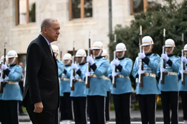 Meclis açılışında DEM Parti ve İYİ Parti, Cumhurbaşkanı Erdoğan'ı ayakta karşıladı