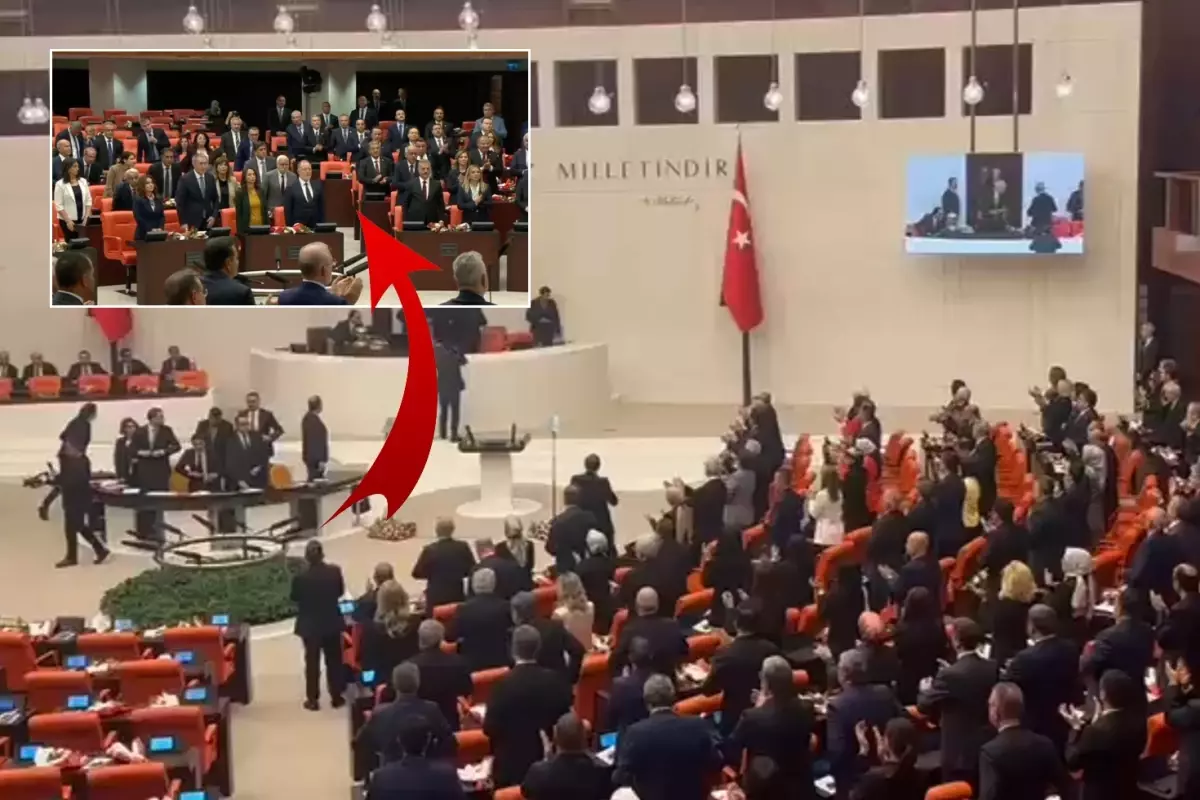 Meclis açılışında DEM Parti ve İYİ Parti, Cumhurbaşkanı Erdoğan\'ı ayakta karşıladı