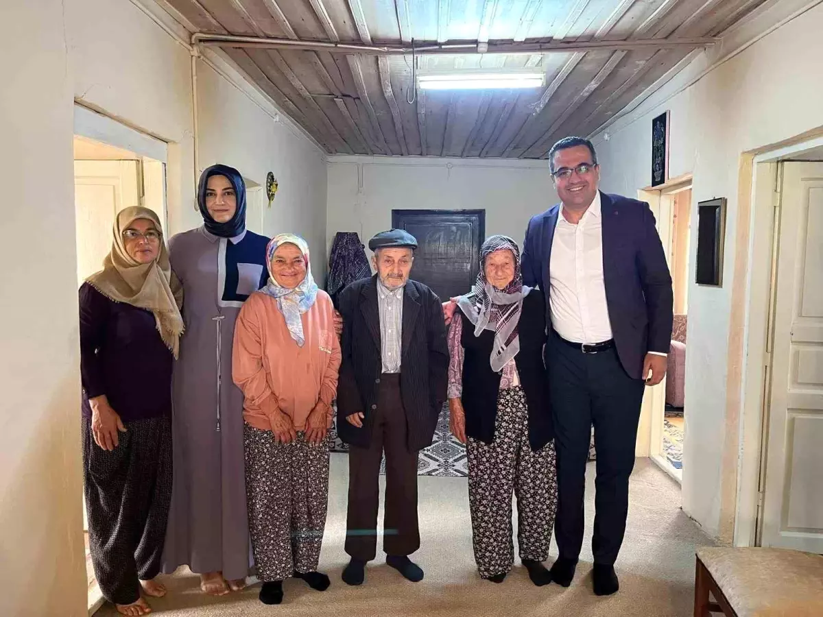 Yaşlılar Günü\'nde Şahin Ailesine Ziyaret