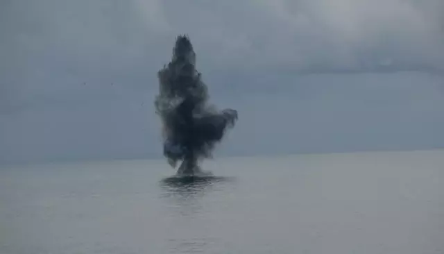 Şehir rahat nefes aldı! 300 kilo bomba yüklü deniz aracı imha edildi