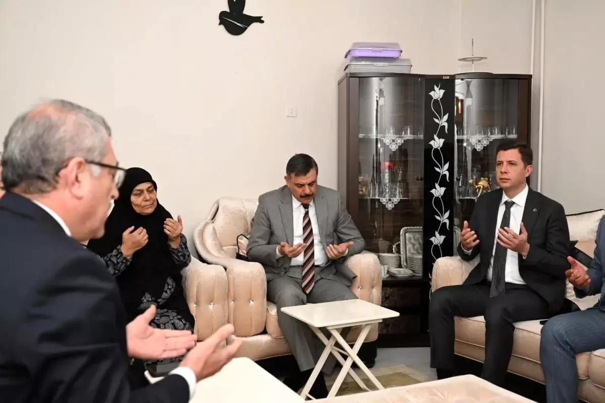 Erzurum Valisi Çiftçi, Şehit Güntekin\'in Annesine Vefa Ziyareti Gerçekleştirdi