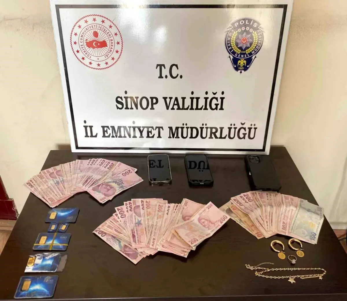 Sinop\'ta Sahte Altın Dolandırıcılığı Çetesi Çözüldü