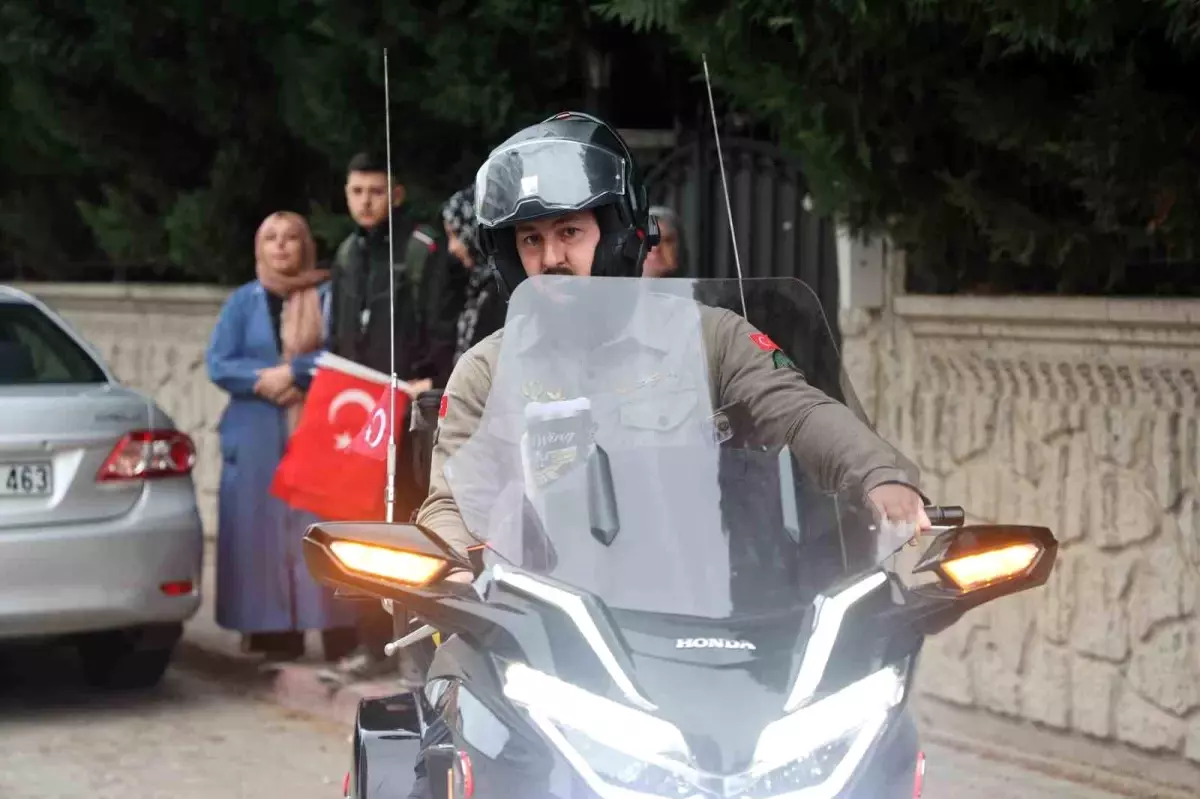 Umre Hayalini Motosikletle Gerçekleştiriyor