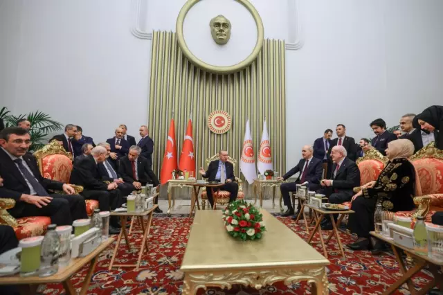 Tarihi fotoğraf! Cumhurbaşkanı Erdoğan, parti liderleriyle bir araya geldi