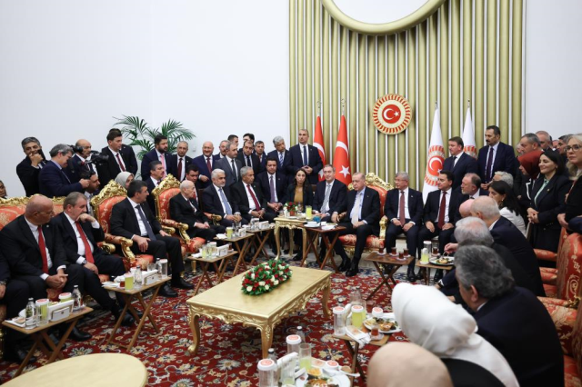 Tarihi fotoğraf! Cumhurbaşkanı Erdoğan, parti liderleriyle bir araya geldi