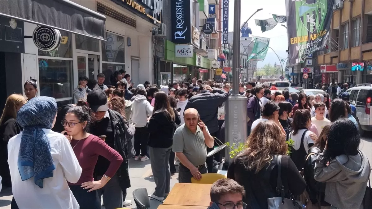 5.0\'lık deprem sonrası İstanbul Valiliği\'nden ilk açıklama