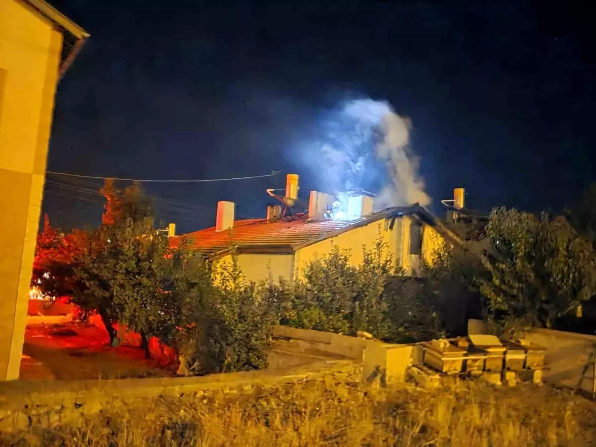 Elmadağ\'da Yangın: 2 Kişi Dumandan Etkilendi
