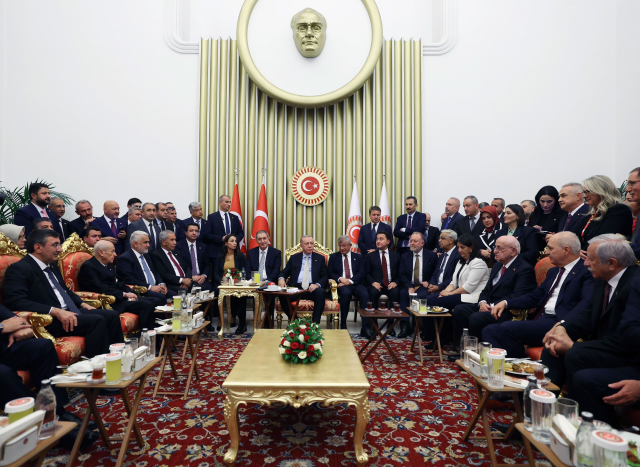 Cumhurbaşkanı Erdoğan, Davutoğlu ve Babacan yıllar sonra yan yana geldi