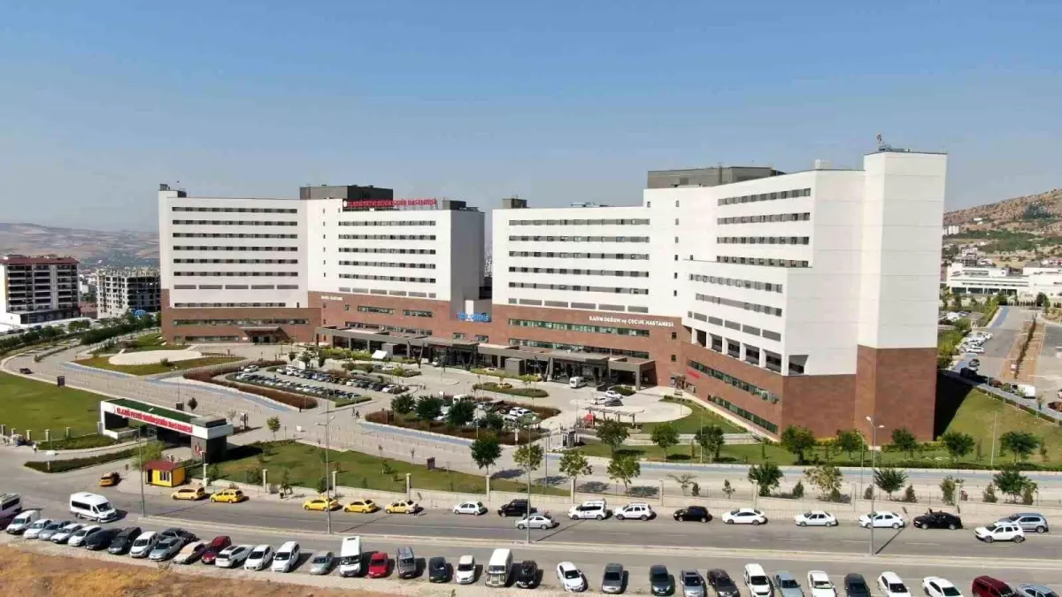 Elazığ\'da 3 Yaşındaki Çocuk Balkondan Düştü