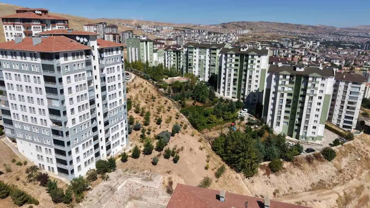 Elazığ\'da Fidan Kurtaran Adam