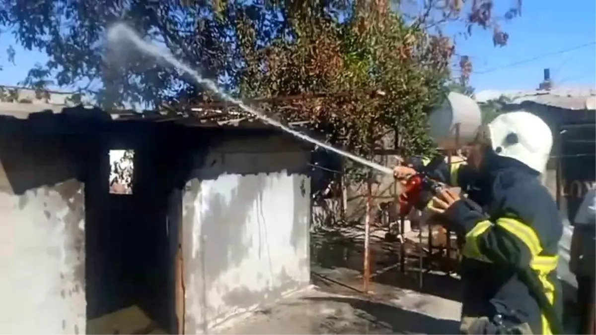 Adıyaman\'da Su Tankeri Sürücüsünden Yangın Müdahalesi