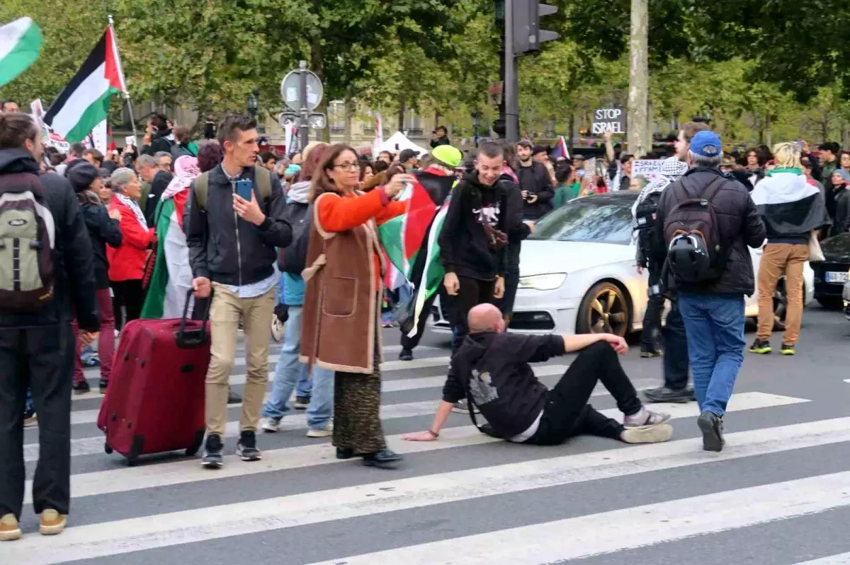 Paris\'te İsrail Protestosu