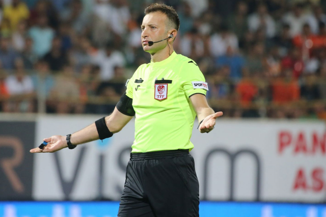 Galatasaray- Beşiktaş derbisinin hakemi belli oldu Galatasaray- Beşiktaş derbisinin hakemi belli oldu