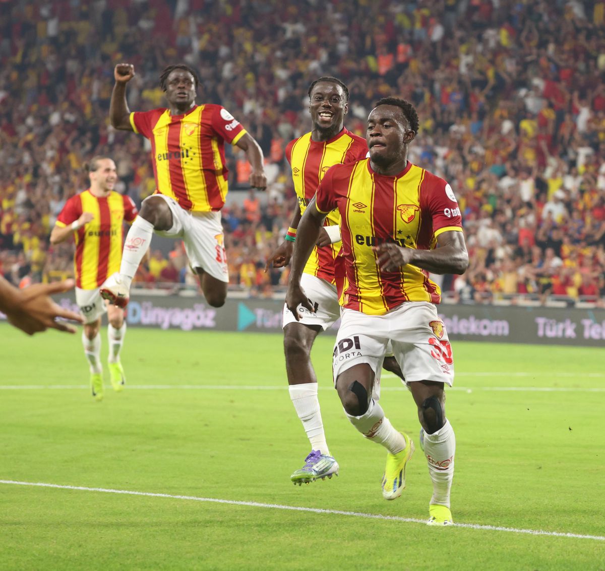 Göztepe\'nin Yıldızı Dennis\'in Değeri Katlandı