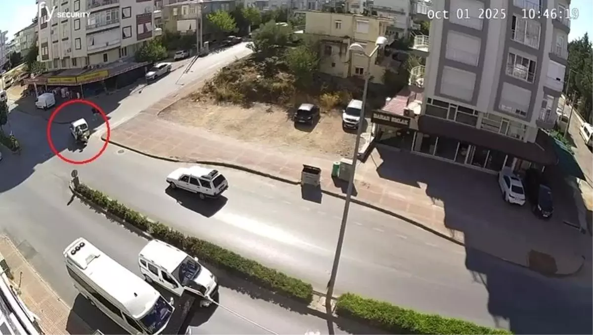 Manavgat\'ta Trafik Kazası: 2 Yaralı
