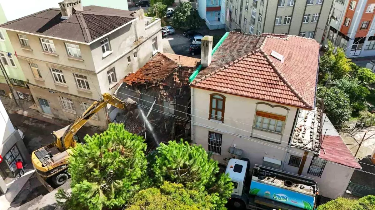 İlkadım Belediyesi Metruk Binaların Yıkımına Devam Ediyor