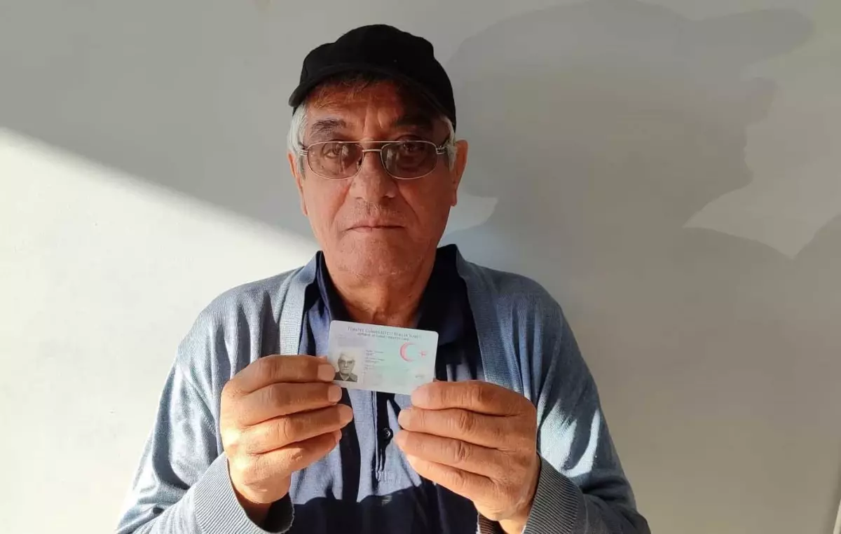 Yanlışlıkla ölü kaydedilen Mehmet Kurt yaşadığını ispatlamaya çalışıyor