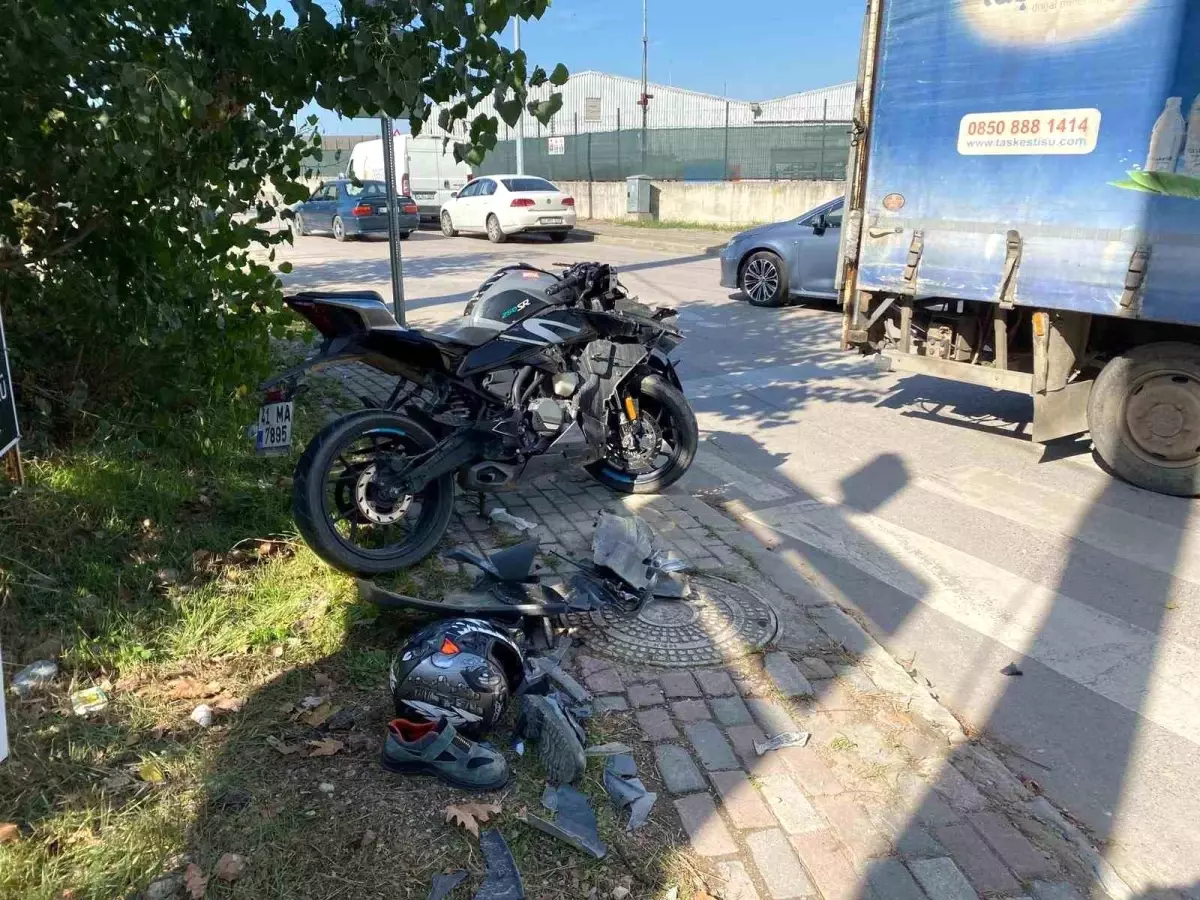 Kocaeli\'nde Motosiklet Kazası: Sürücü Ağır Yaralı