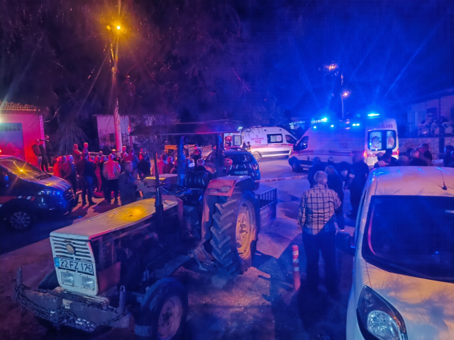 Köy meydanında iki kişiyi av tüfeğiyle öldürdü