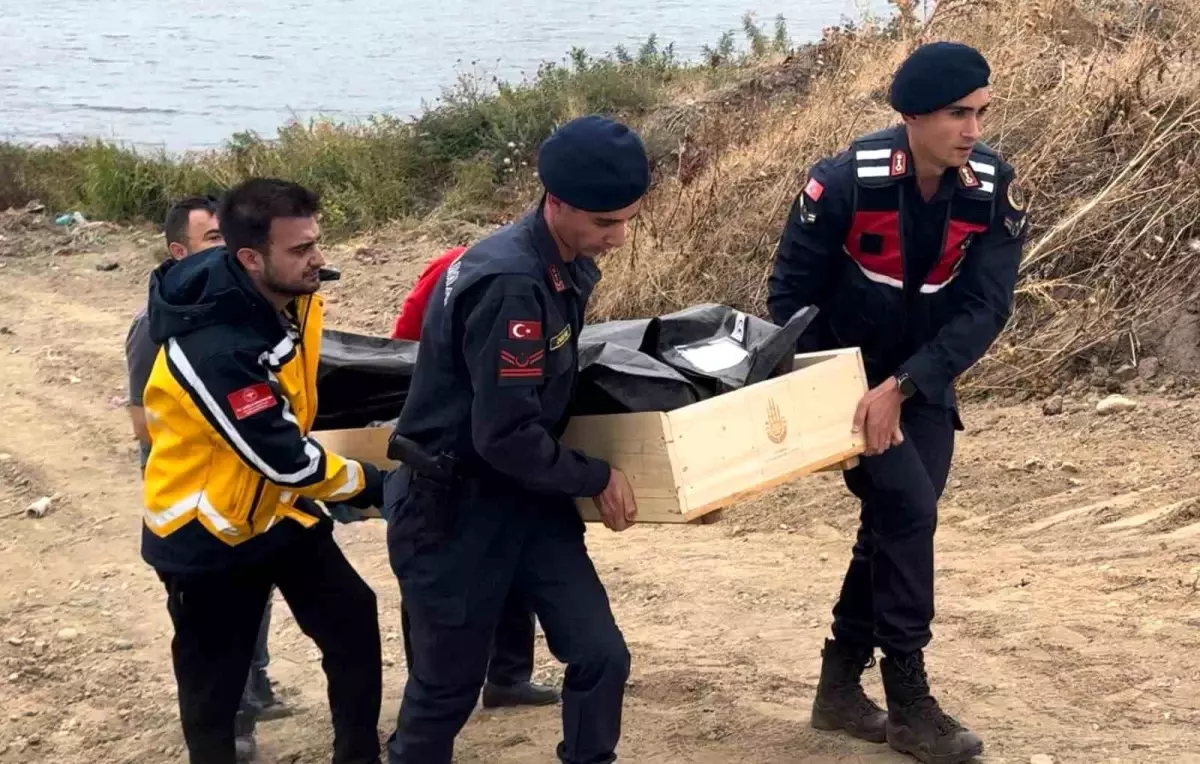 Edirne\'de Nehirde Çürümüş Ceset Bulundu