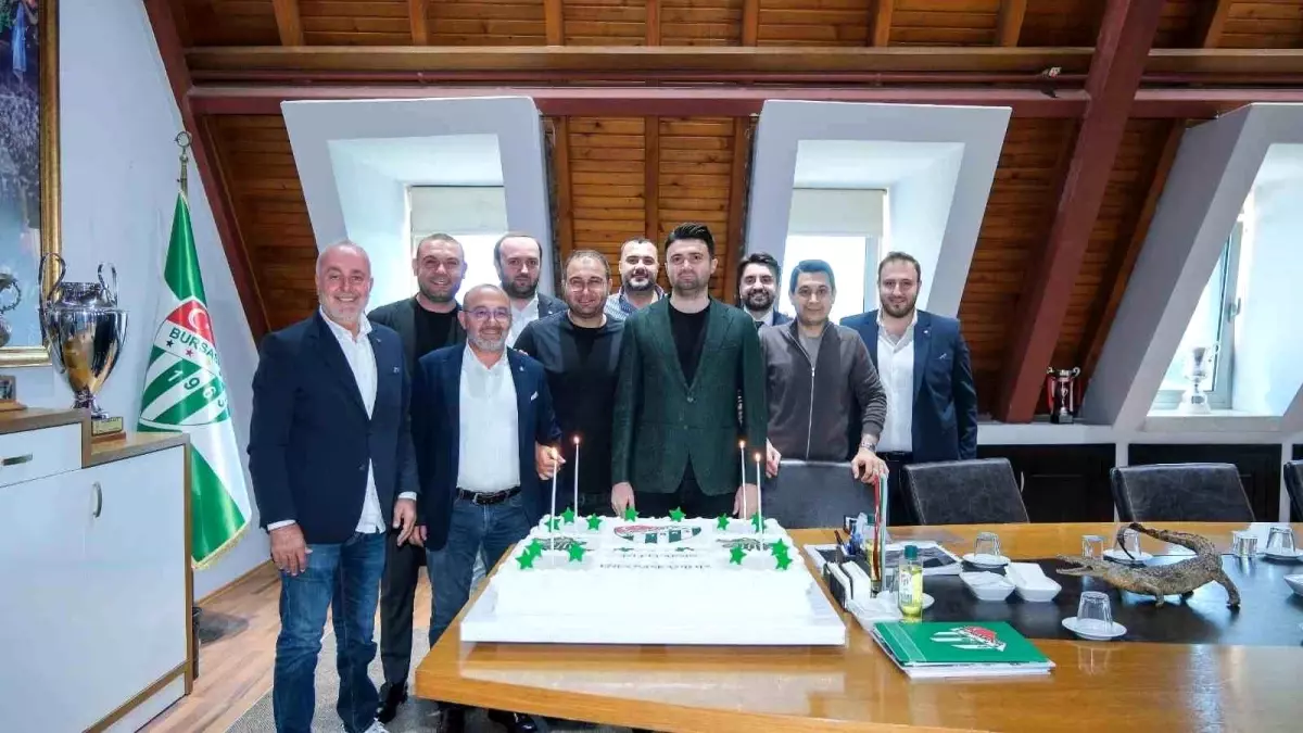 Bursaspor\'dan Başkan Çelik\'e Doğum Günü Kutlaması