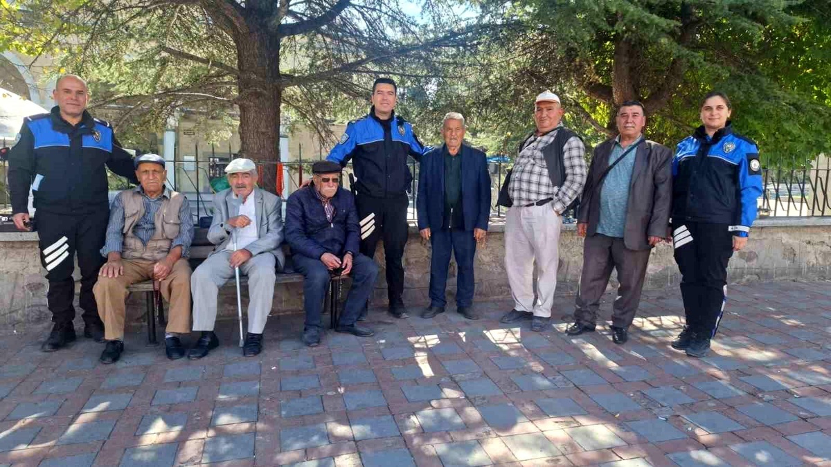 Polisten Yaşlılara Dünya Yaşlılar Günü Ziyareti