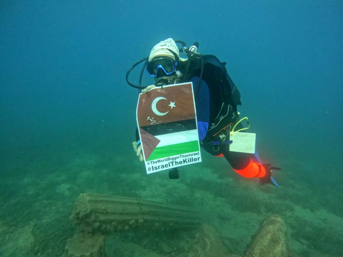 Dalgıçtan Gazze\'ye Sessiz Tepki