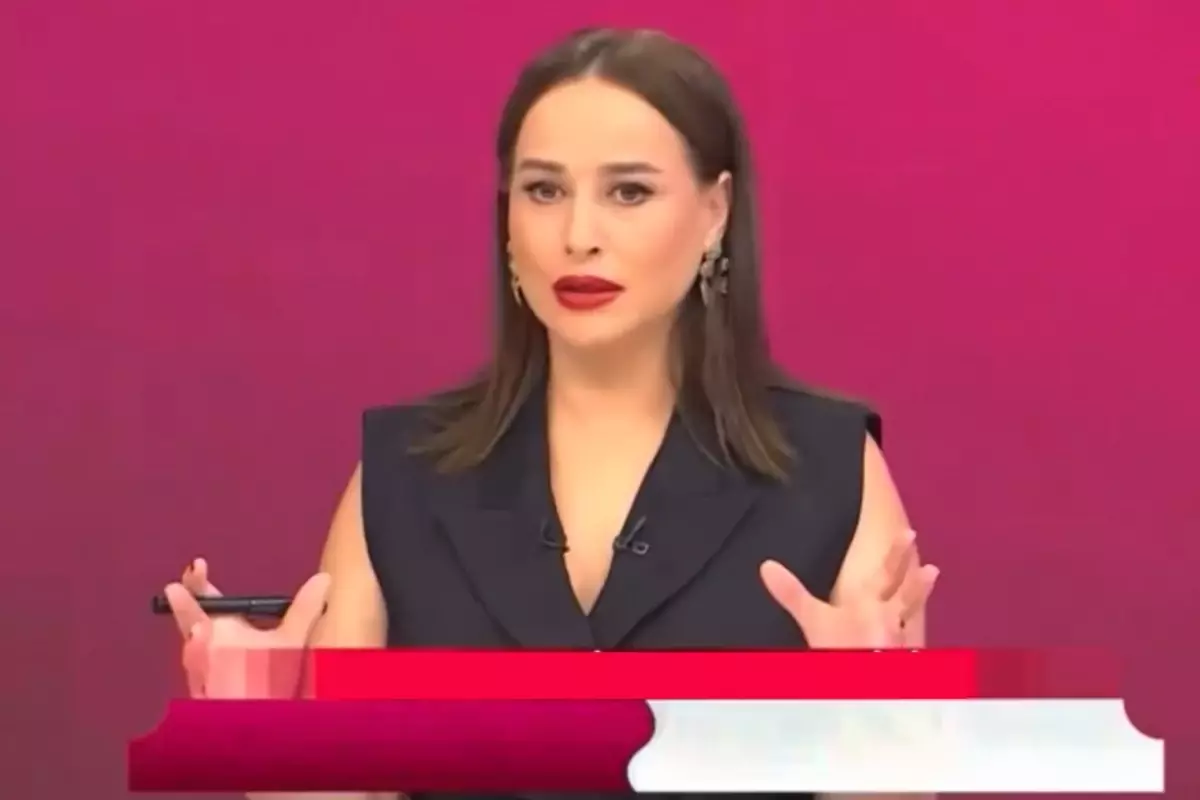 Tekirdağ merkezli deprem stüdyoya yansıdı: Canlı yayında panik anları