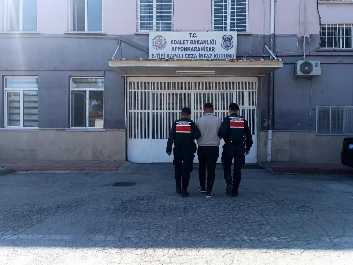 Afyonkarahisar\'da 8 Bin Uyuşturucu Hapla Tutuklama
