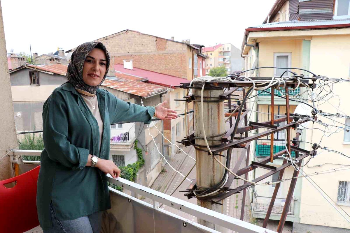 Sivas\'ta Tehlikeli Elektrik Direği Sorunu