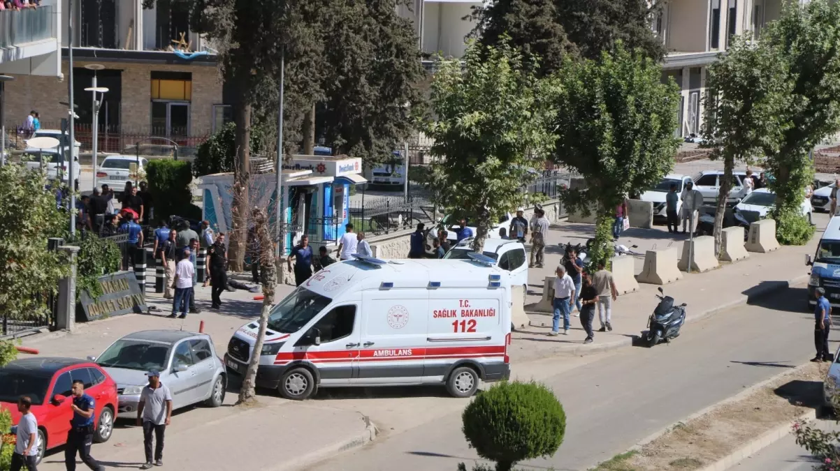 Adıyaman\'da Adliye Önünde Kavga: 8 Yaralı