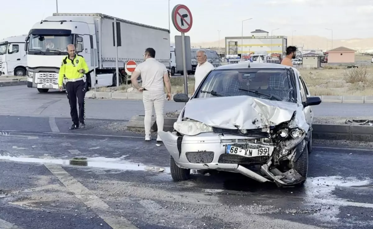 Aksaray\'da Trafik Kazası: 3 Yaralı