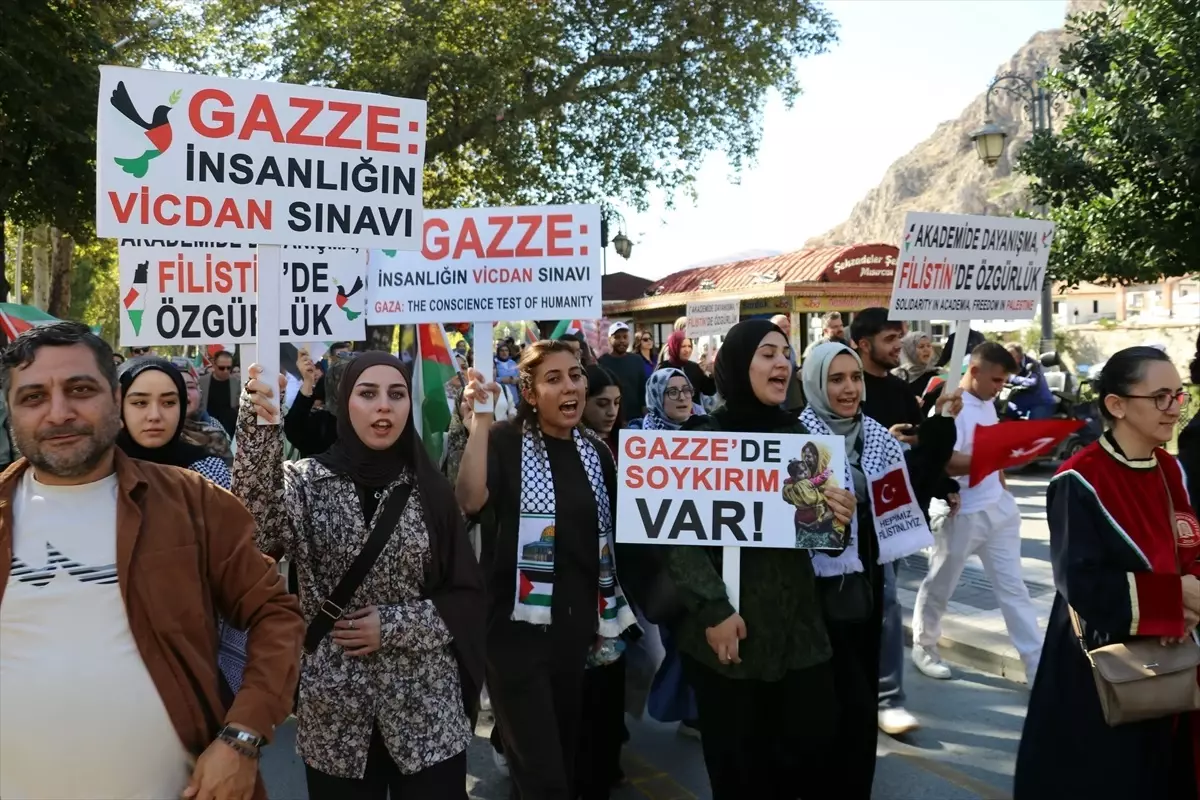 Amasya\'da Filistin ve Küresel Sumud Filosu\'na destek yürüyüşü yapıldı