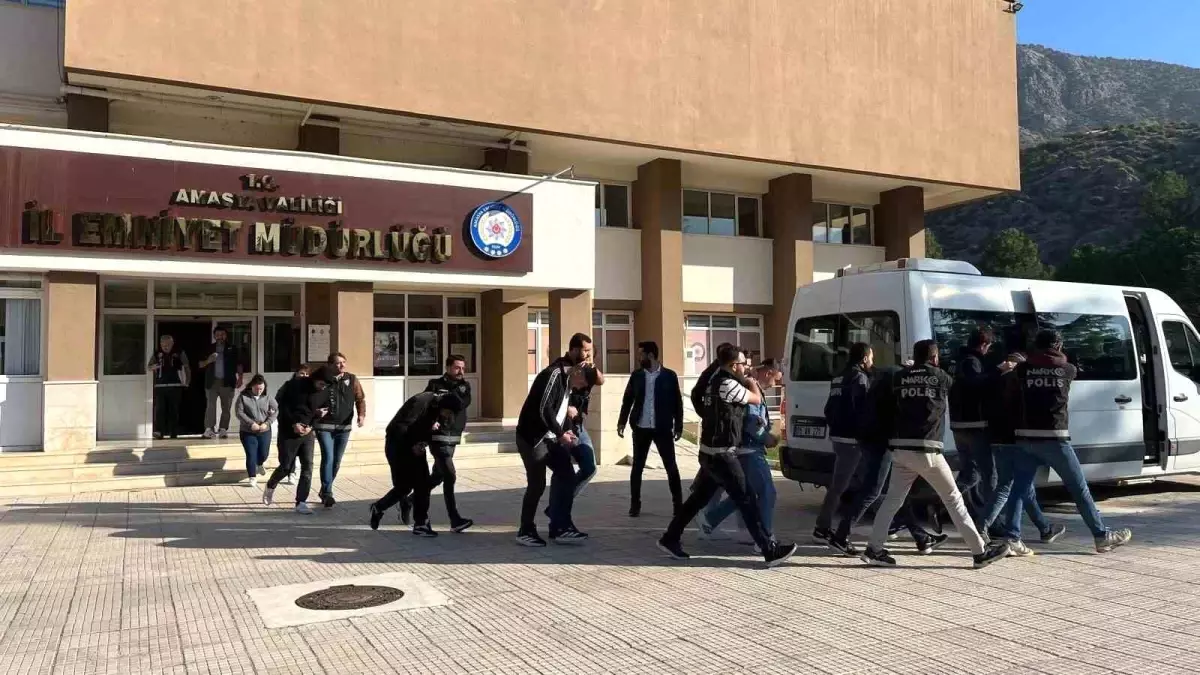 Amasya\'da Uyuşturucu Operasyonu: 9 Kişi Tutuklandı
