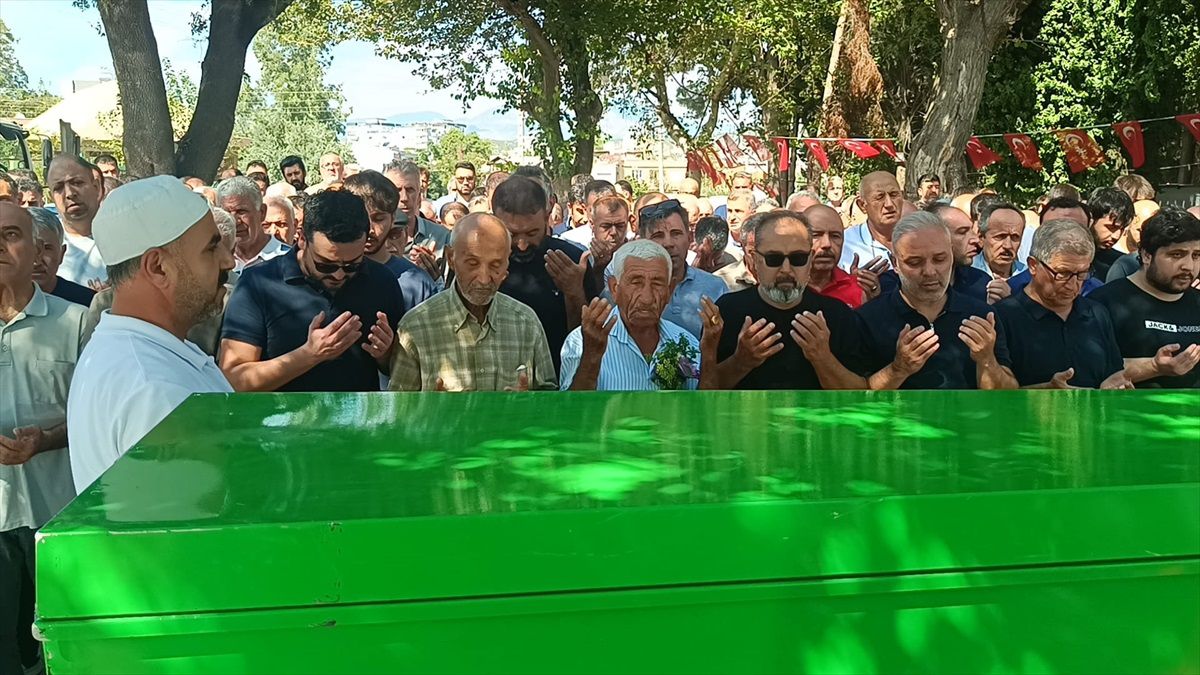 Çocuk doktoru Mustafa Yılmaz, Adana\'da toprağa verildi