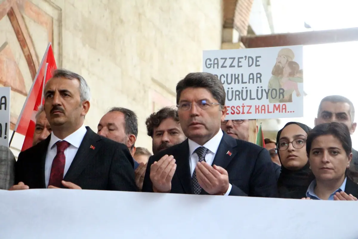 DÜNYANIN GÖZÜ ÖNÜNDE BİR SOYKIRIM SUÇU İŞLENDİ