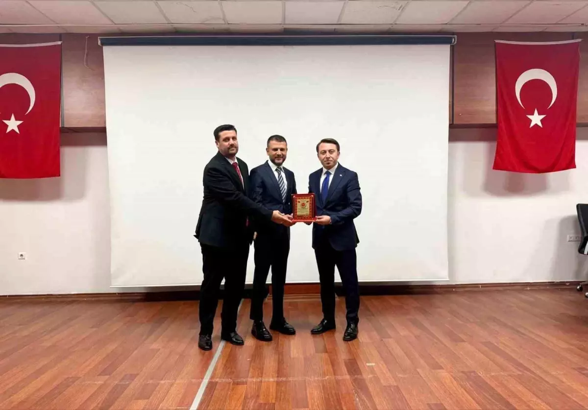 Eğil Belediye Başkanı Seydaoğlu\'na Din Hizmetlerine Destek Plaketi