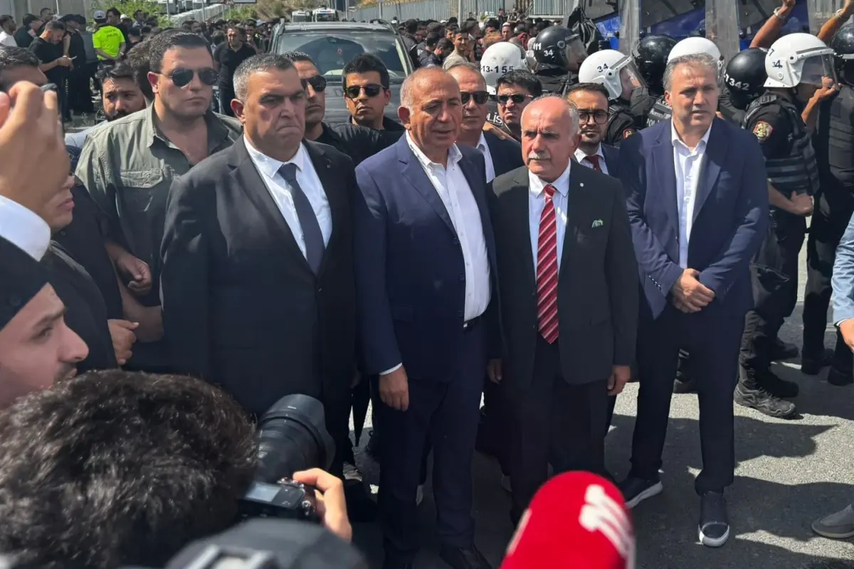 CHP İl Kongresi davası ertelendi! Gürsel Tekin görevine devam edecek