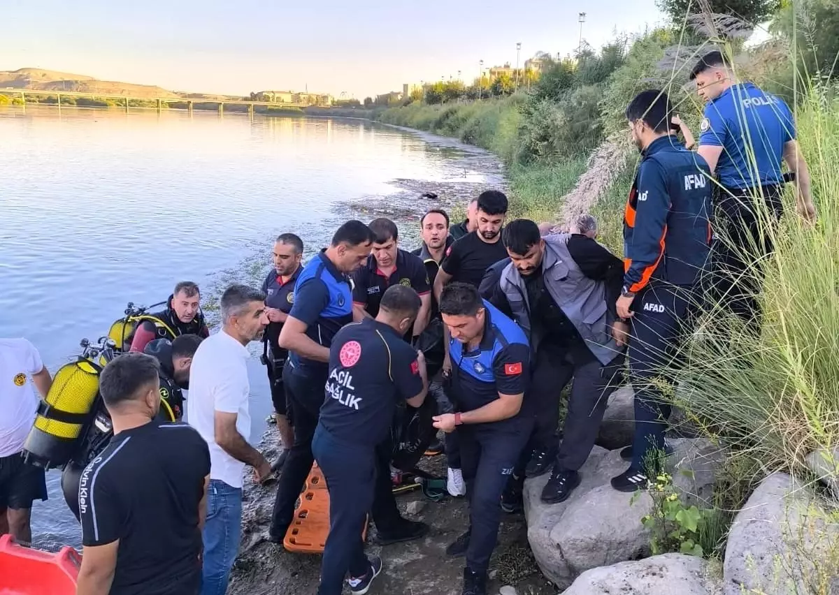 Cizre\'de Dicle Nehri\'ne atlayan gencin cansız bedeni bulundu