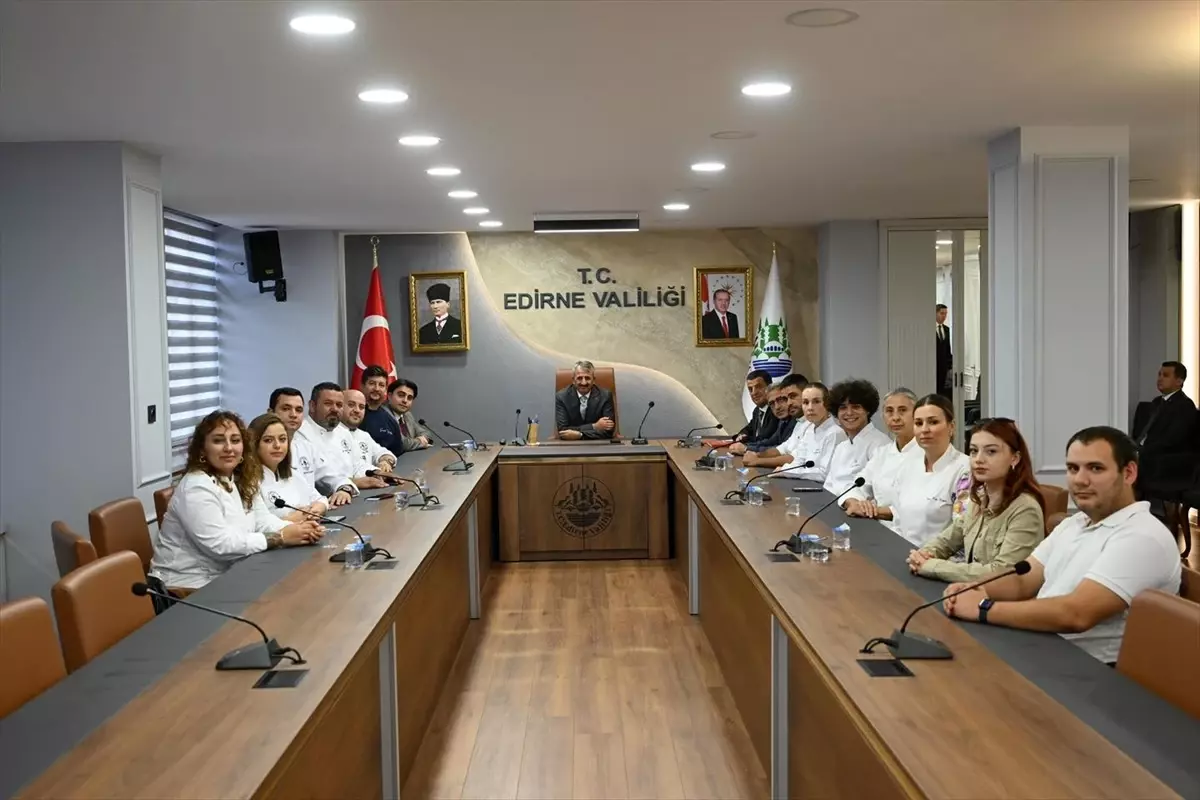 Vali Sezer Şefleri Kabul Etti