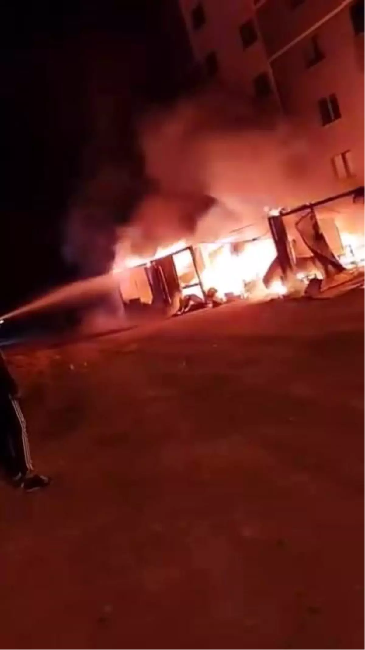 Erzurum\'da Şantiye Yangını Paniğe Neden Oldu