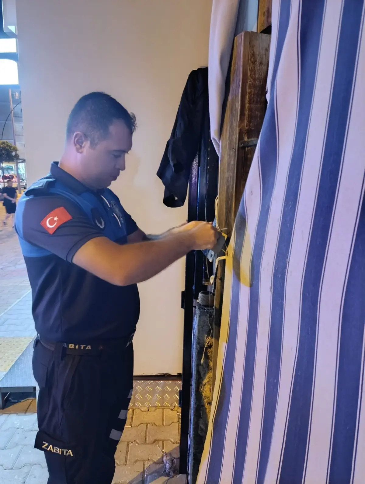 Alanya\'da Esnaf Kavgası: İşletmeler Mühürlendi