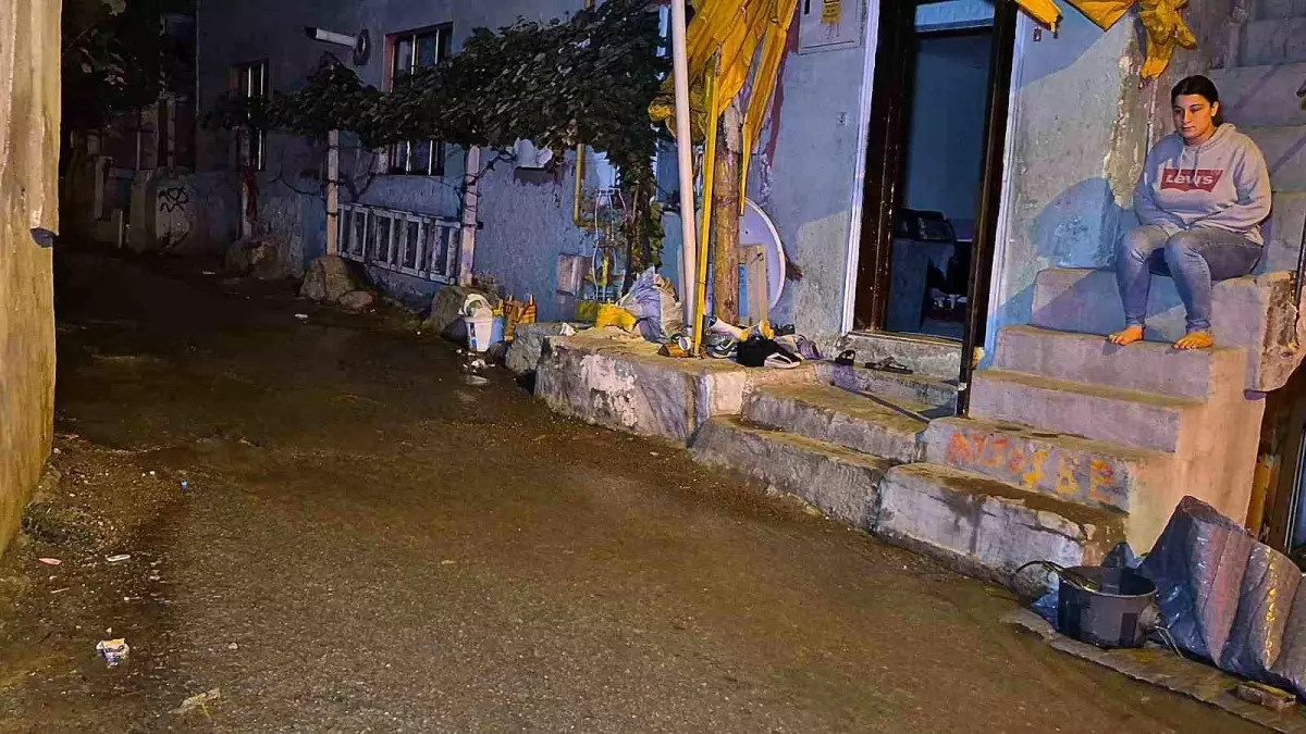 Bartın\'da Gece Yarısı Su Borusu Patladı, Mahallede Panik